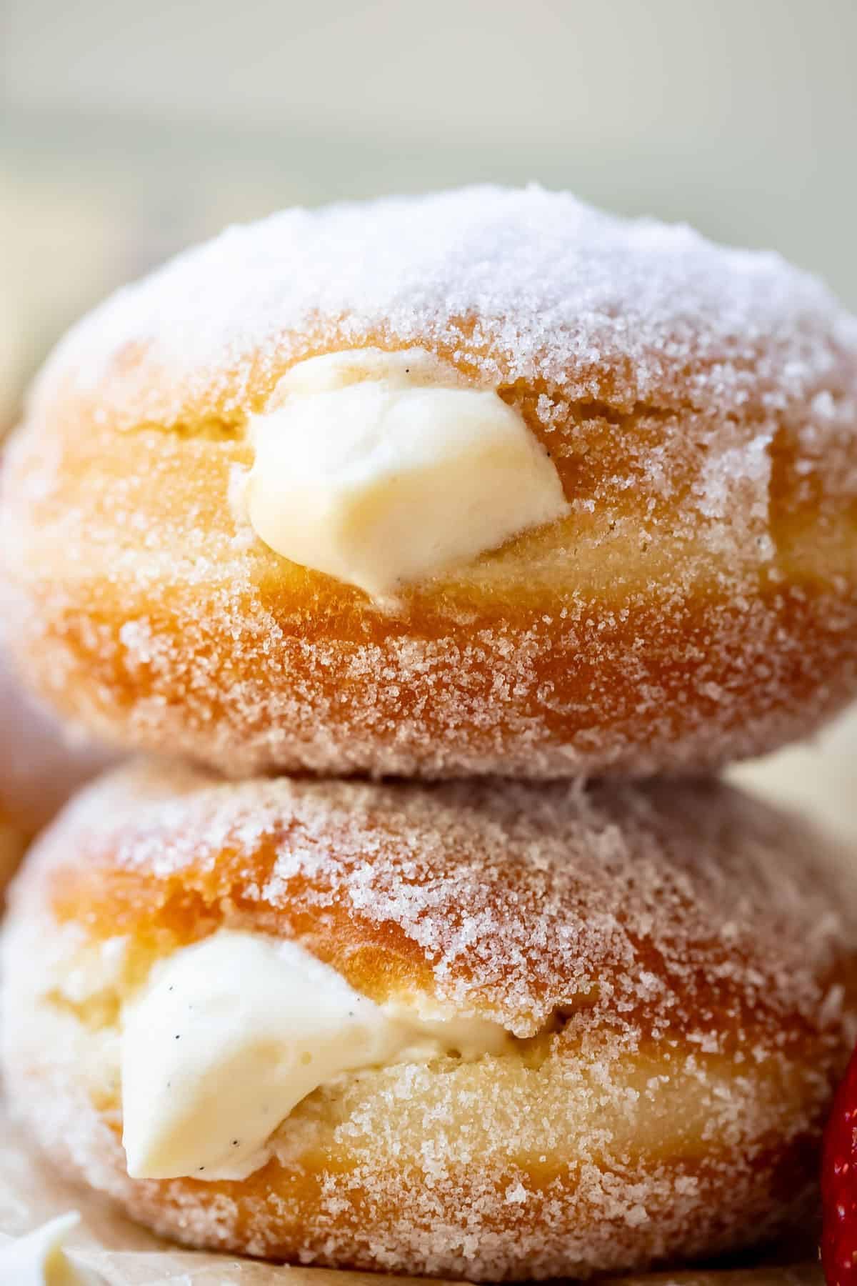LYZA'S velvety vanilla Bavarian Cream texture for pies and pastries