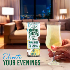 Close-up bubbles in Piña Fizz highlight the low-calorie, flavor-rich profile.