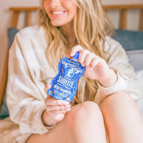 Mamma Chia Chia Squeeze Wild Raspberry texture pour captures smooth, fruity chia goodness