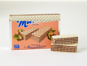 Manner Neapolitaner wafers close-up highlights hazelnut cream filling.