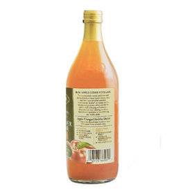 Mantova ACV dressing-use image showcases tangy versatility for salads.