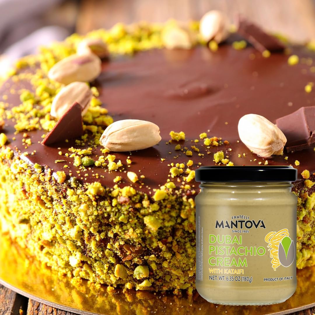 Cake layer spread: Mantova Dubai Pistachio Sweet Cream elevates dessert sophistication.