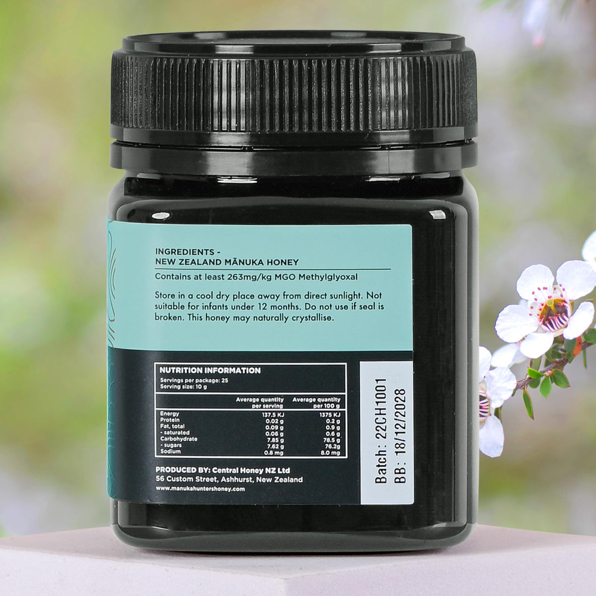 Close-up of Manuka Hunters UMF certification label, highlighting authenticity.
