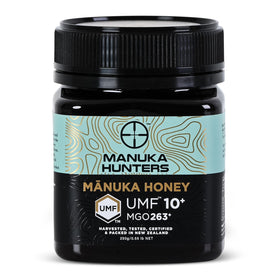 Manuka Hunters UMF 10+ honey jar pouring, ideal for everyday sweetness.