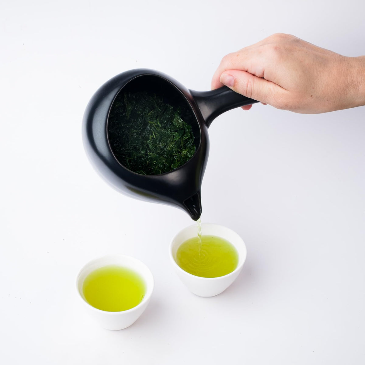 Ceremonial tea brew with Matcha Konomi Gyokuro for refined flavor.