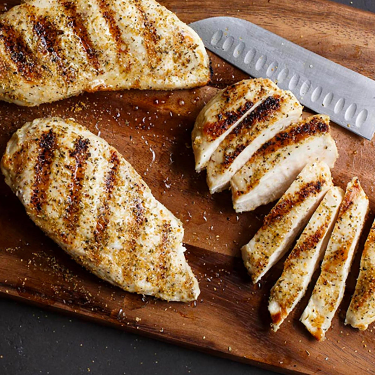 McCormick Grill Mates Montreal Chicken Seasoning ingredients-closeup highlights paprika, garlic, and onion