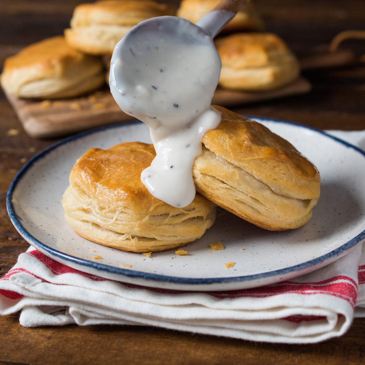 In a cooking bowl, whisking creates lump-free peppered gravy.