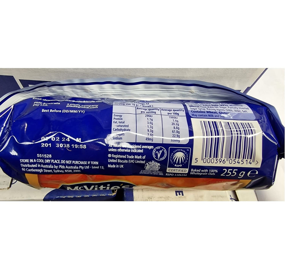 McVitie's Hobnobs Original close-up shows crisp oat texture for a satisfying bite.