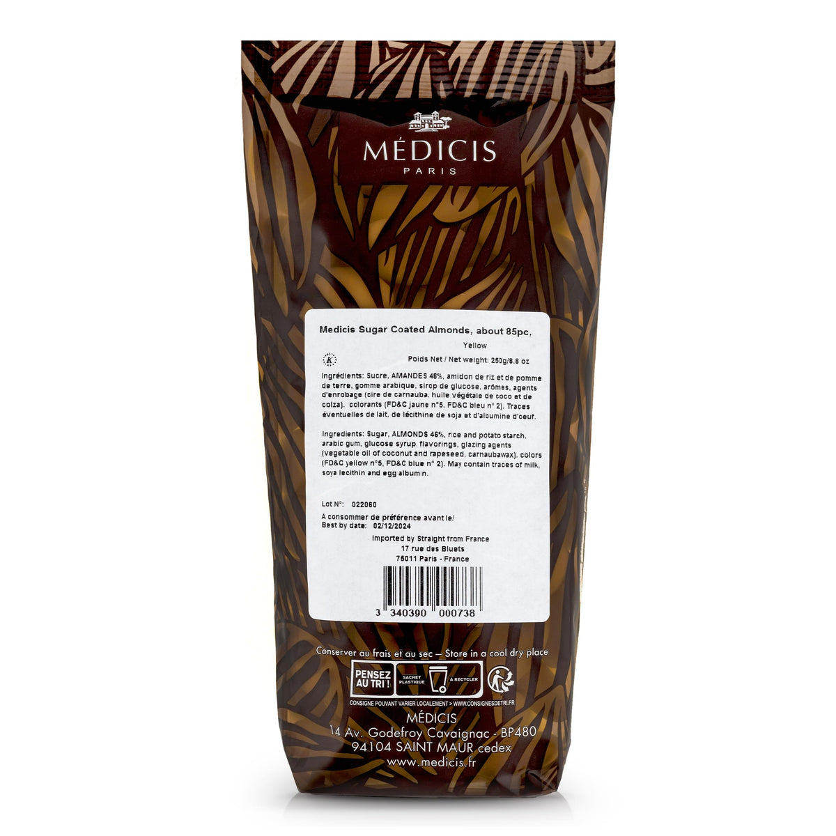 Medicis Jordan almonds close-up, glossy sugar coating for elegant party treats.