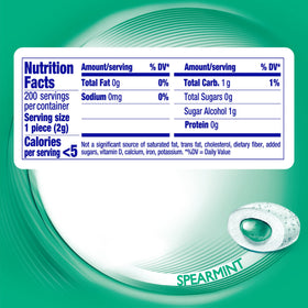 MENTOS Spearmint gum pieces ready for fresh breath on the move