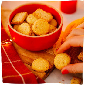 Michel et Augustin gift-ready crackers packaging for a classy gift.
