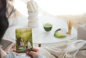 Iced glass of Midori Spring Gold No.2 matcha latte, refreshing and vibrant.