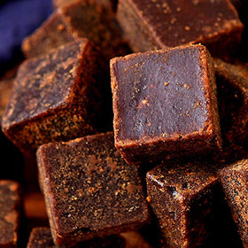MIHUNTANG sugar block paired with wolfberry or red dates for enhanced flavor.