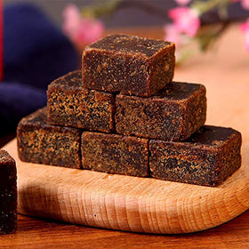 MIHUNTANG Yunnan sugarcane-based block adding mellow sweetness to drinks.