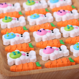 Milovin Easter egg decorations decorate pastries with festive color