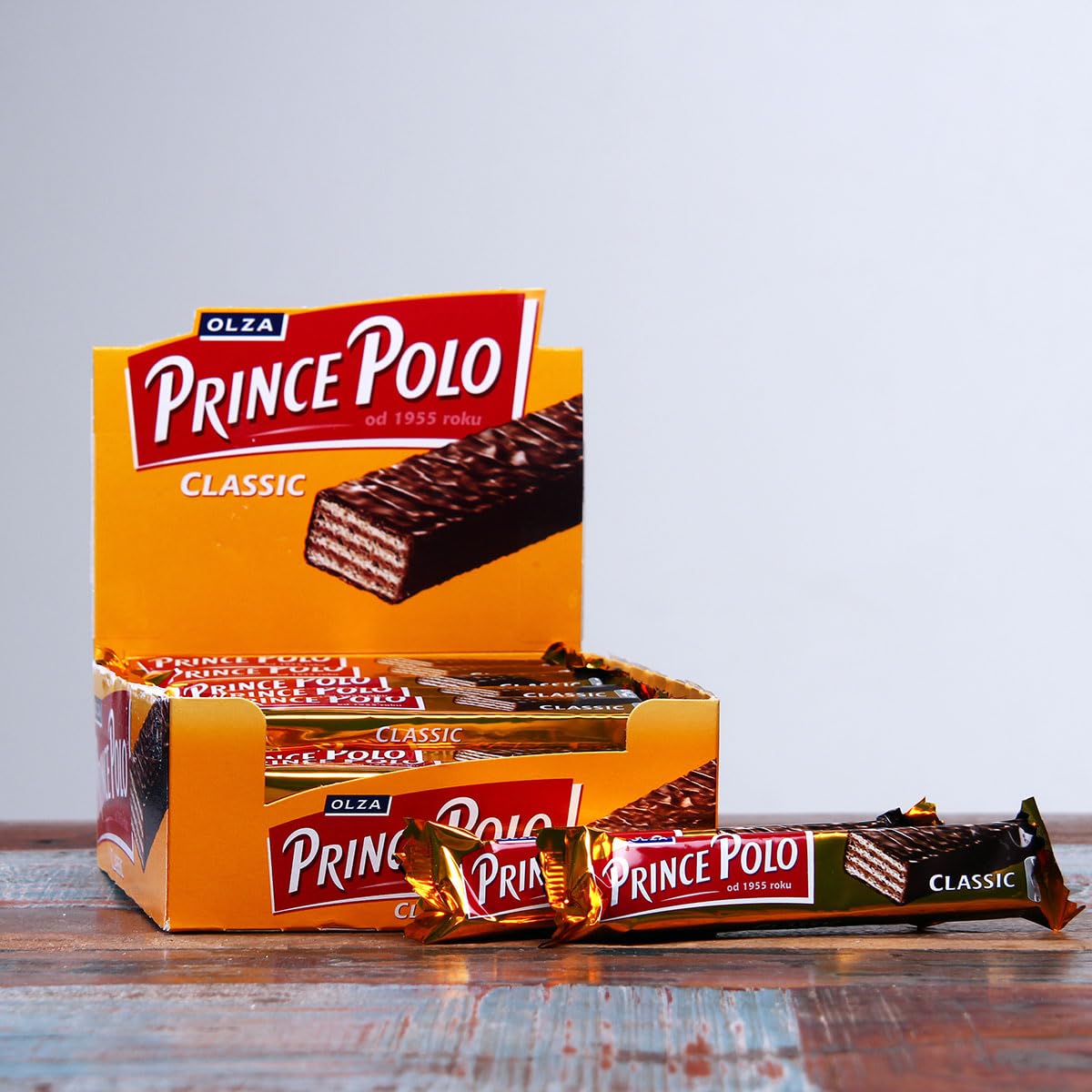 Miubaao Prince Polo dark wafer closeup, rich chocolate texture invites tasting.