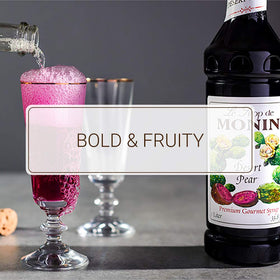 Monin Desert Pear Syrup in a glass cocktail delivers fruity aroma and balanced sweetness.