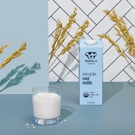Smoothie with Mooala oat milk for natural creaminess