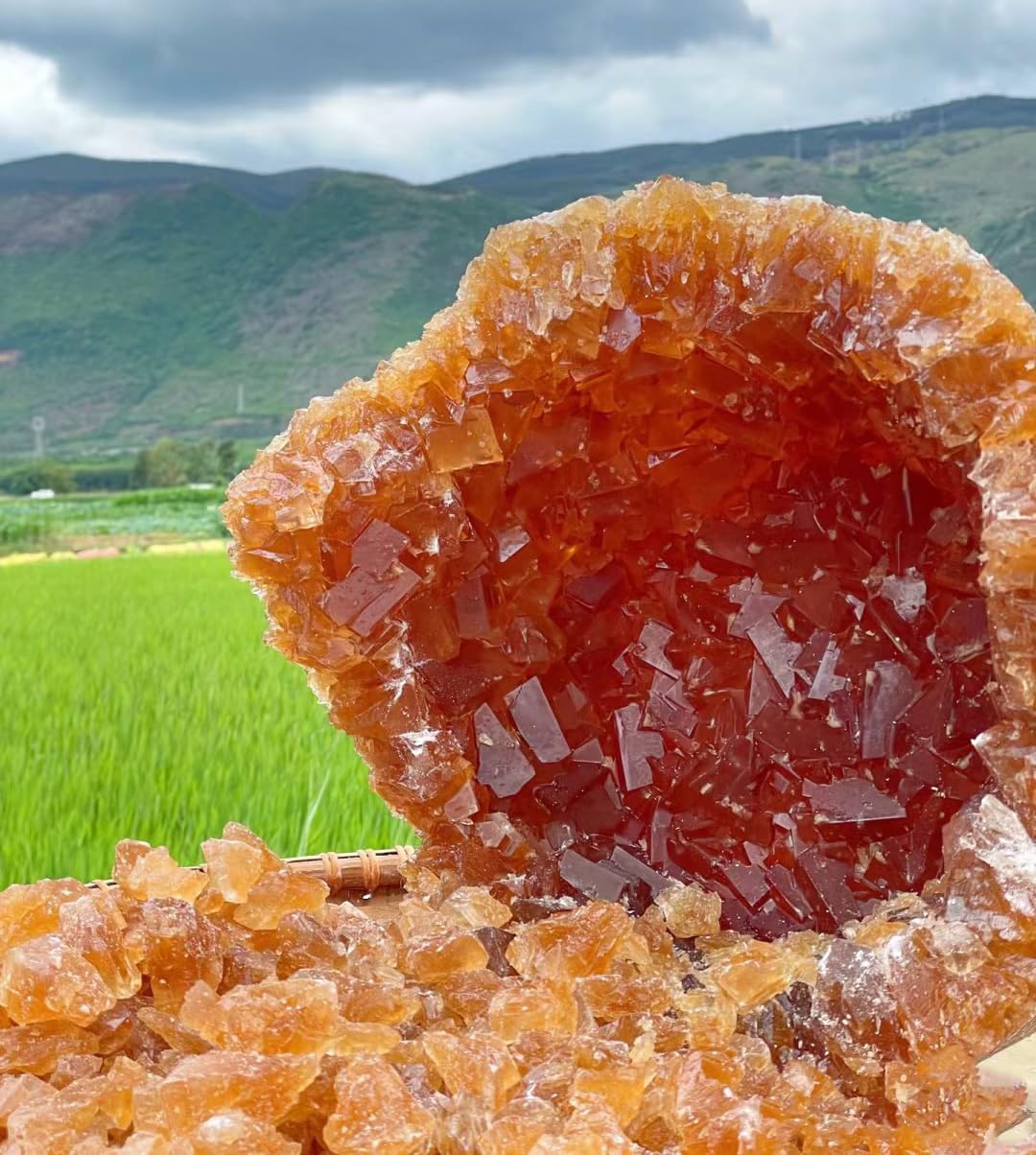 MOORCHOCO slow-dissolving crystals release flavor gradually in hot brews
