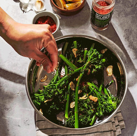 Mother-In-Law's Gochugaru medium heat, ideal for everyday dishes