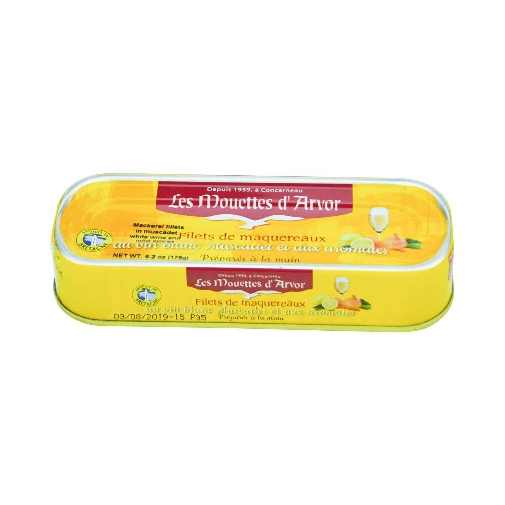 Mouettes d'Arvor fillets served on plate, ready to warm and pair with salads or sides.