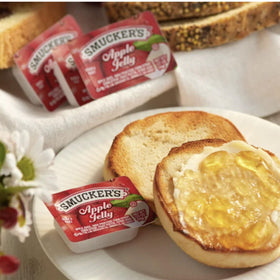Movelo strawberry and mixed fruit flavors jelly cups on toast, showcasing versatile toppings.