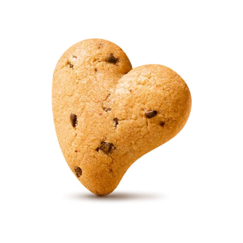 Mulino Bianco Cuoricini chocolate chip close-up showcasing premium ingredients.