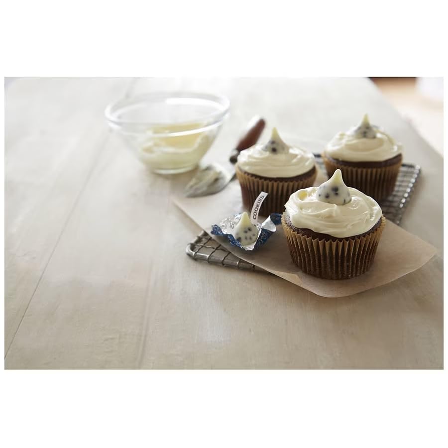 Munchique Cookies & Cream Kisses ideal for party favors and gifts.