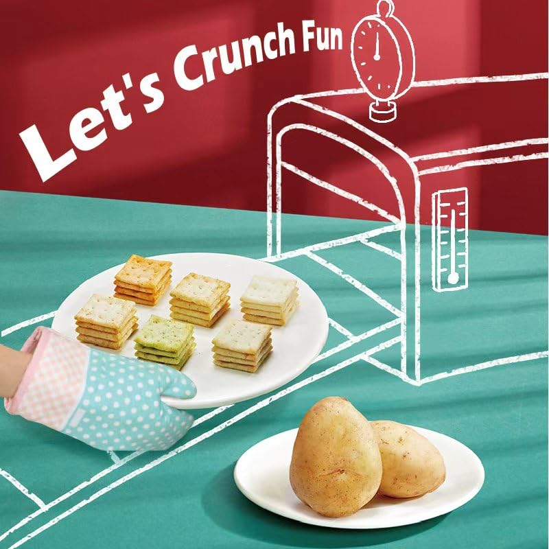 Munchy Bear Cracker Crisp Closeup—airy baked texture without frying.