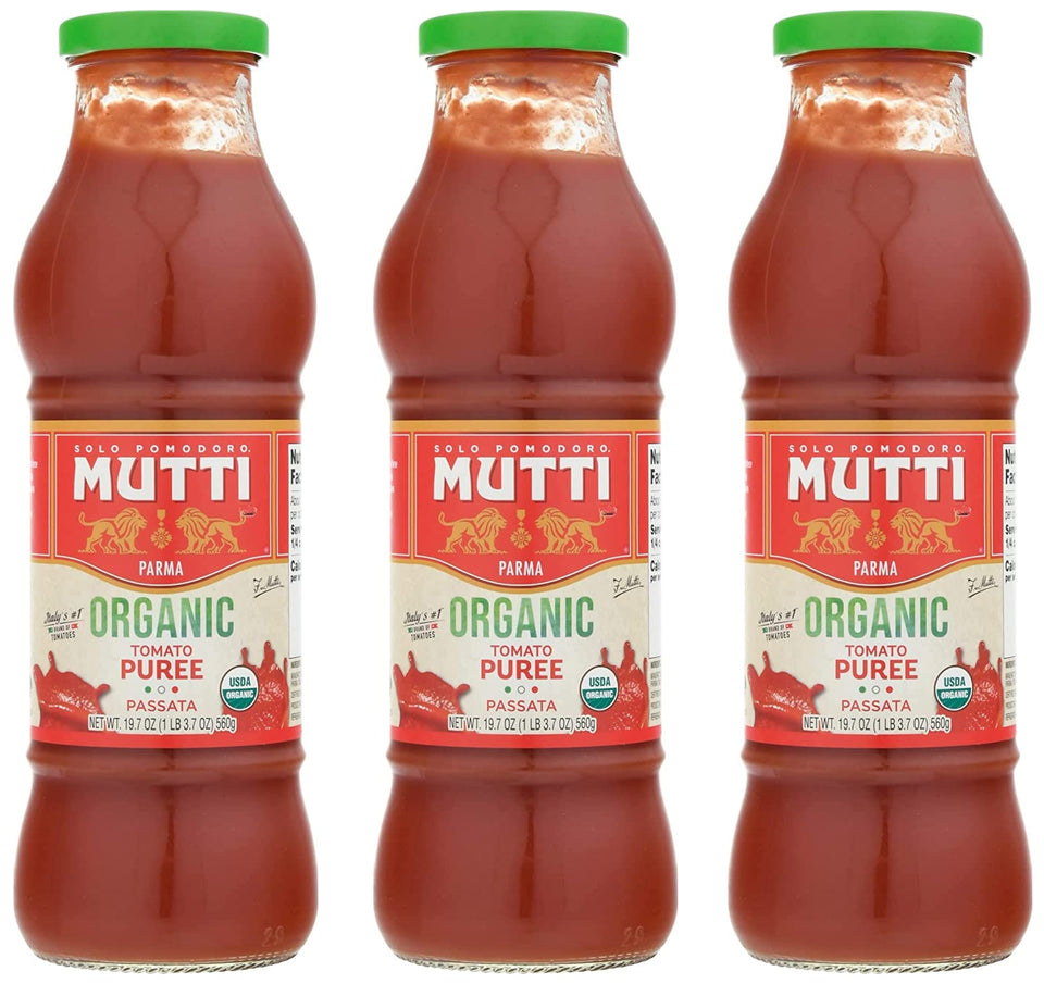 Mutti Organic Tomato Puree Passata bottle front view, ideal base for quick pasta sauces.