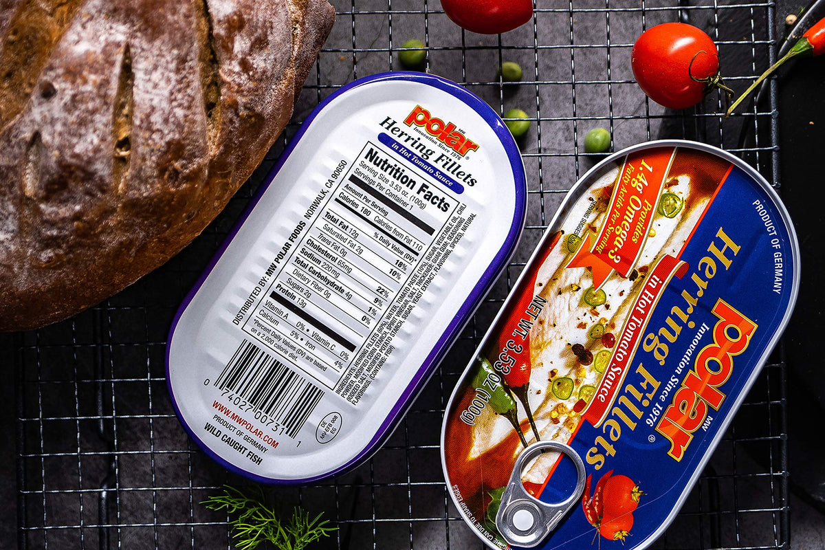 MW Polar herring with crackers creates a simple, protein-friendly snack