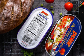 MW Polar herring with crackers creates a simple, protein-friendly snack