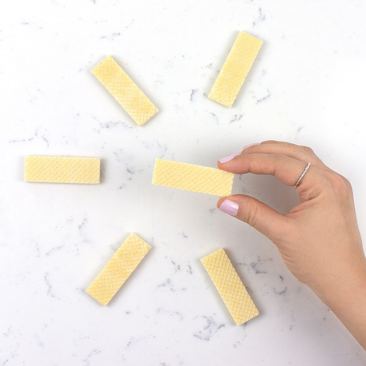 NABISCO Biscos creme-filled wafers with coffee, perfect snack companion.