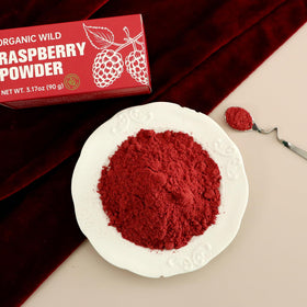 Pouring Nacolorce raspberry powder into a smoothie