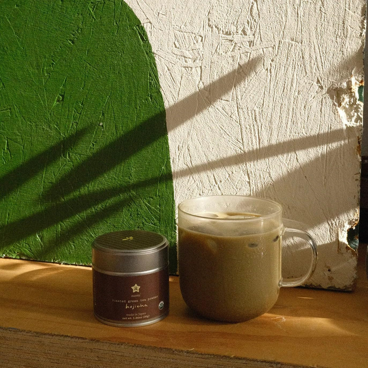 Nami Hojicha powder, fine grain, ideal for whisking into hot water for traditional tea.