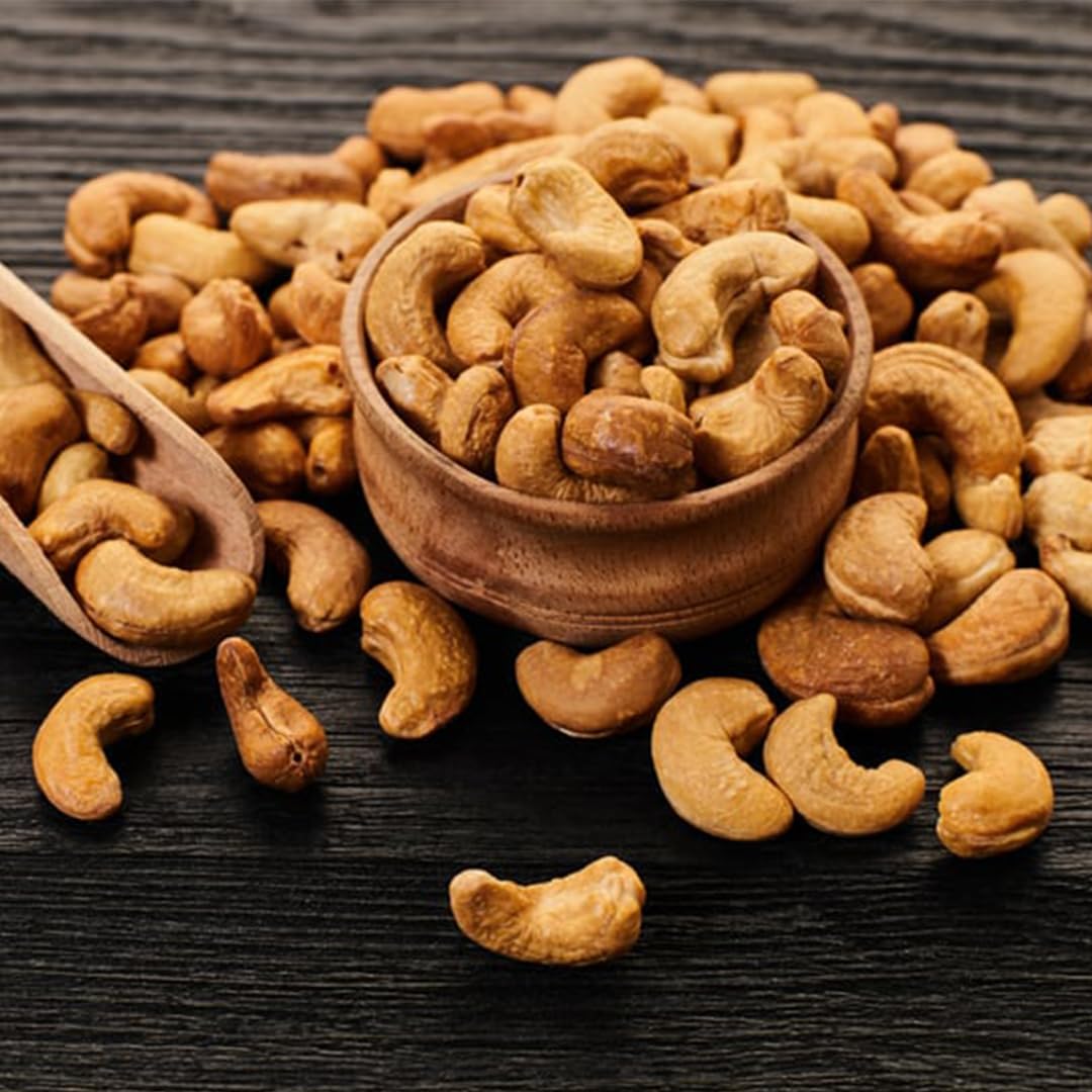 Naturalee cashews served in a bowl ready for a quick, satisfying snack