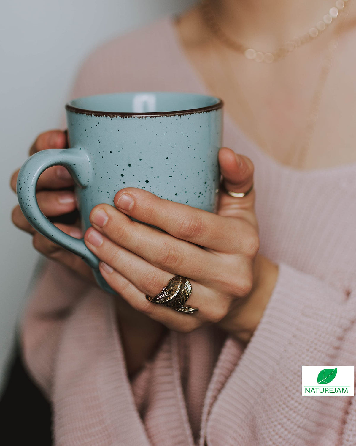 Naturejam Blue Stick herbal tea steeping reveals rich brown color.