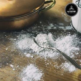 Naturevibe Botanicals Arrowroot Powder in a glass bowl, perfect for sauces and gravies