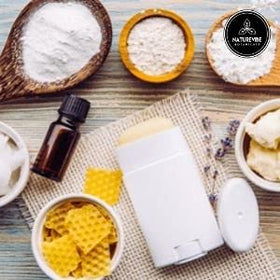 Naturevibe Botanicals Arrowroot Powder scoop showing smooth texture ideal for baking