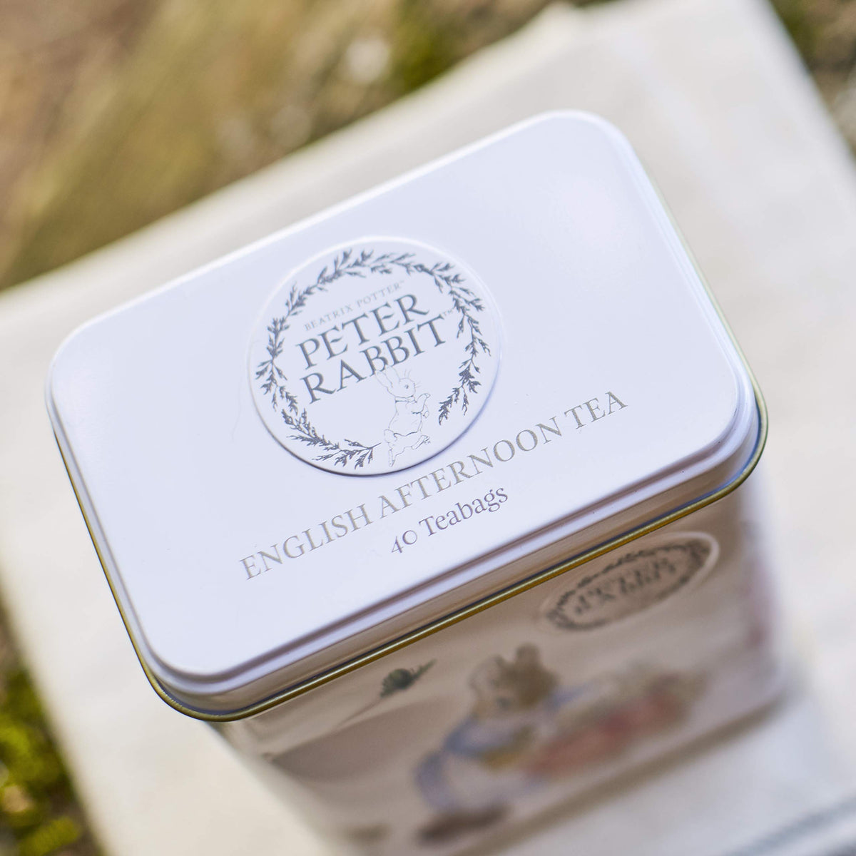 New English Teas English Breakfast tea tin, ideal for a strong morning routine.