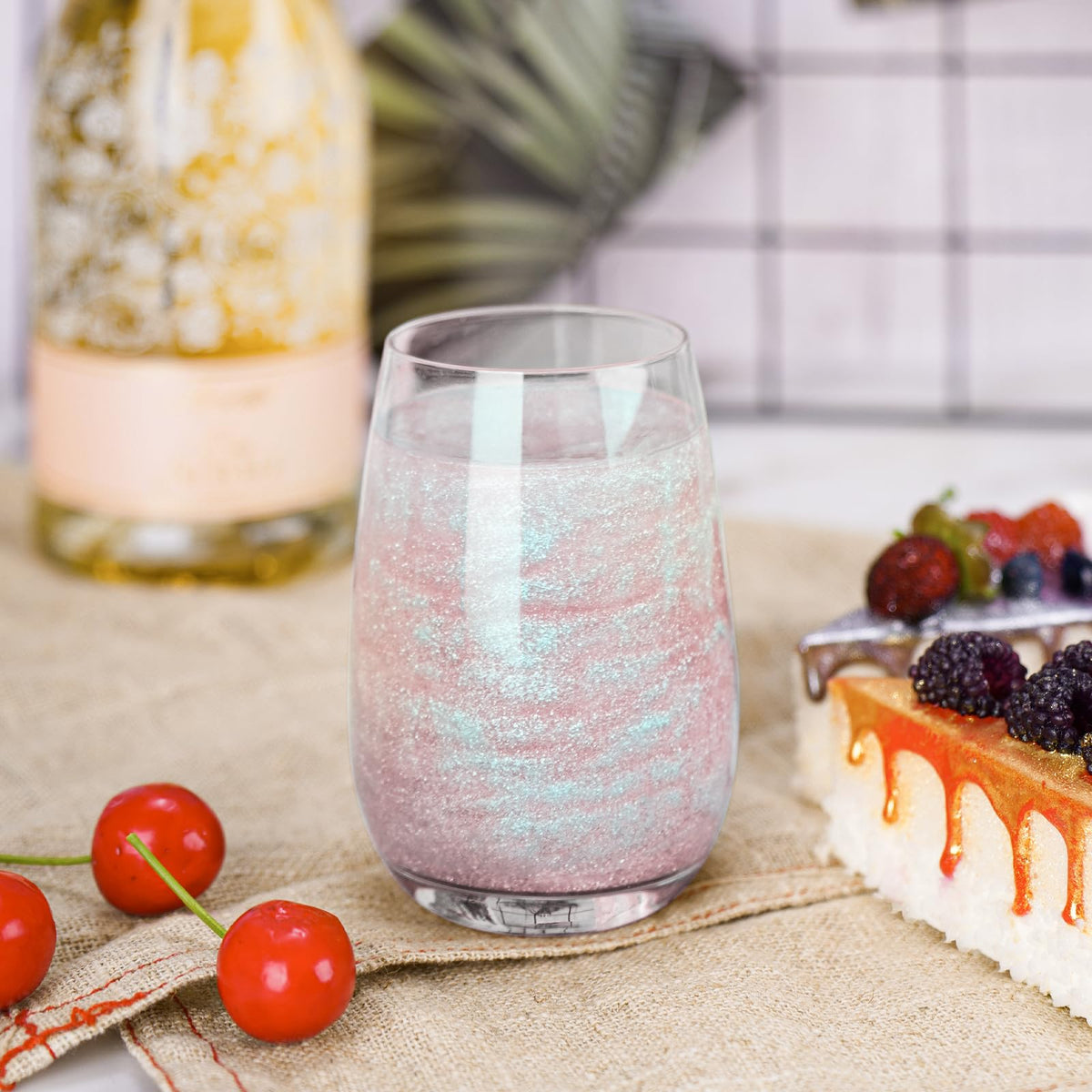 NiHome edible glitter powder for cupcakes delivers vibrant shimmer.