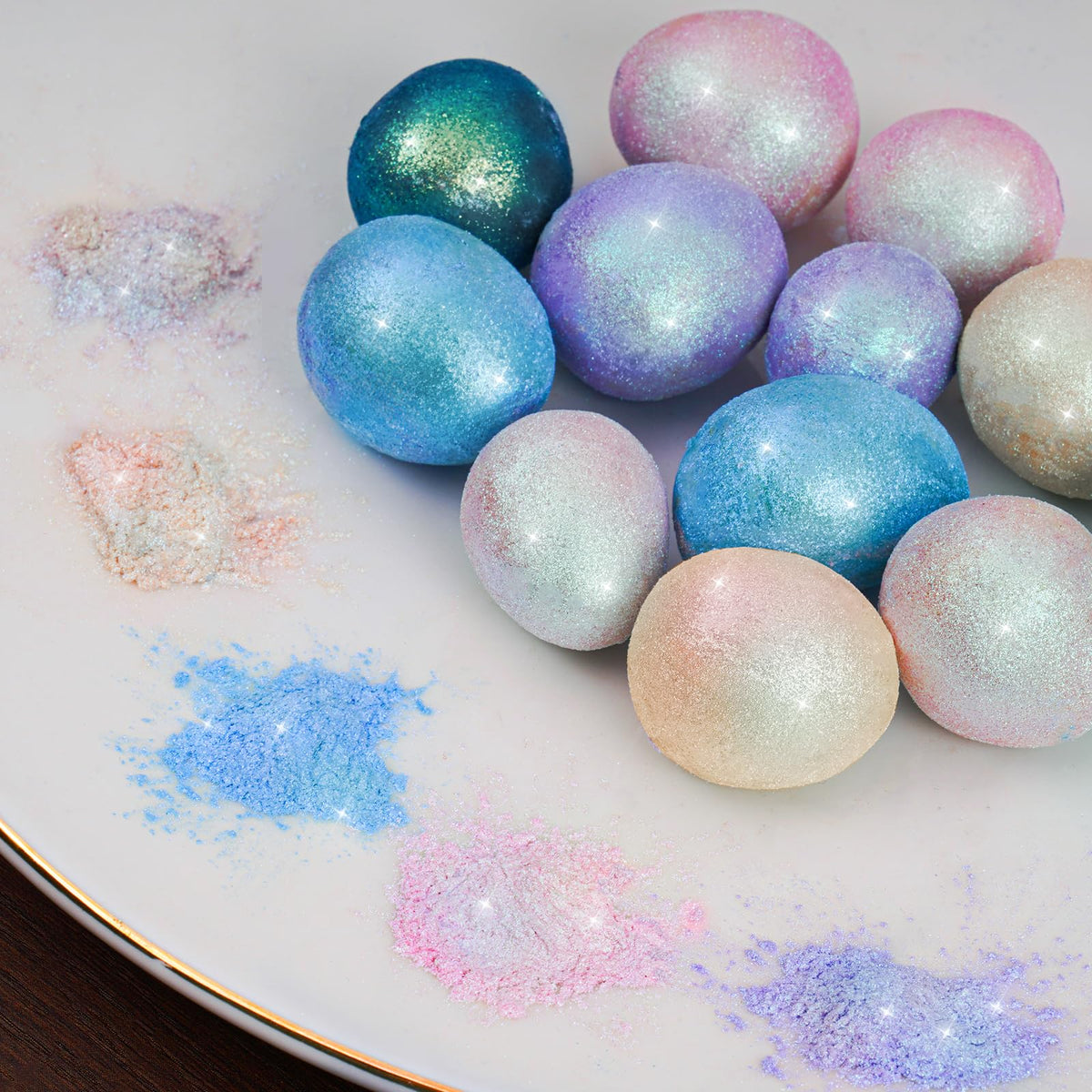 NiHome edible glitter powder decorates cookies with festive flair.