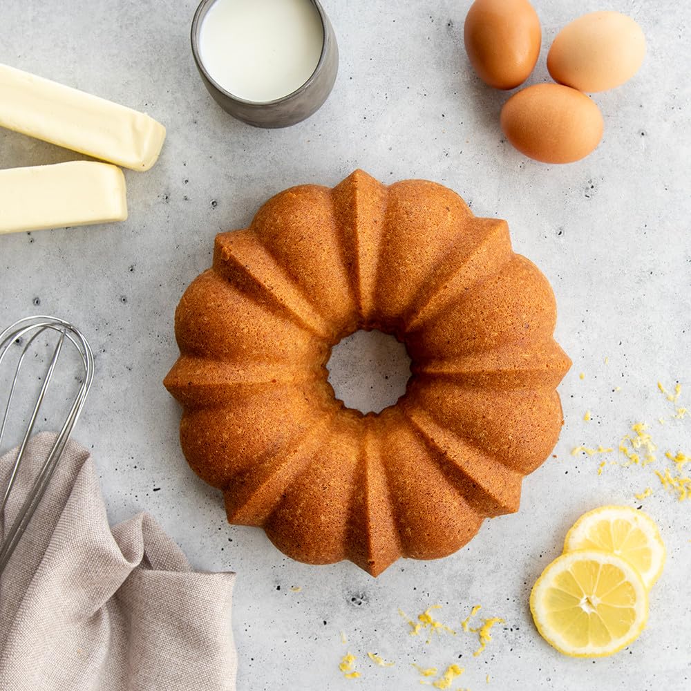 Nordic Ware Lemon Zest Bundt box back highlights recipe ideas and topping options.
