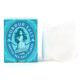 Nordur Salt traditional flavor crystal closeup highlighting crunchy pyramid flakes for finishing dishes.