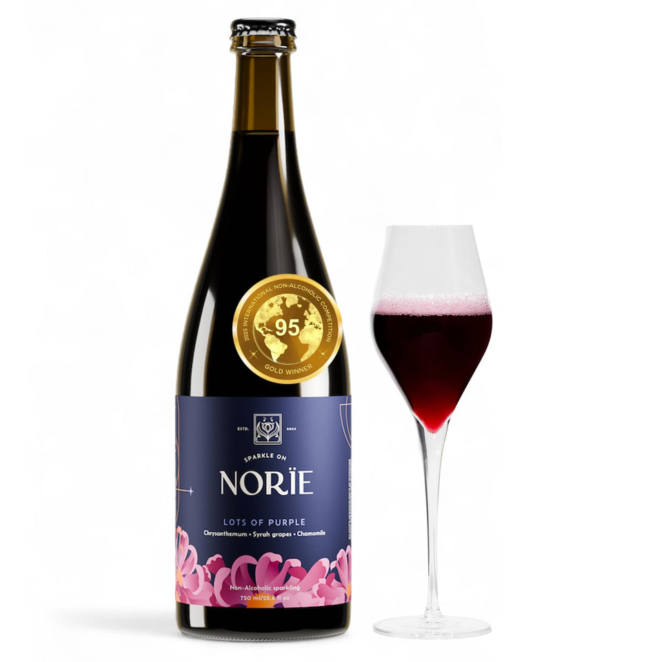 Norïe Lots of Purple bottle pour showcasing a floral bouquet and elegant presentation