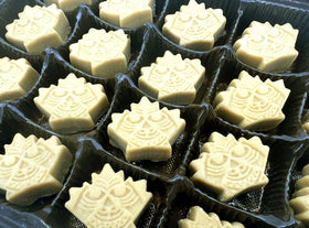 Nova Maple Syrup Sapsquatch candy texture shows crisp sugar leaf bite.