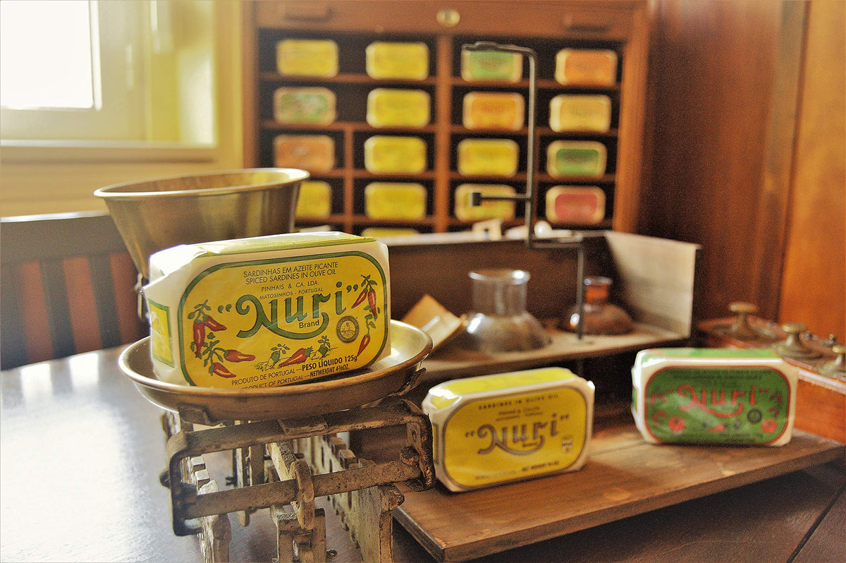 NURI Gift Pack with hand-wrapped cans and vintage design for special occasions