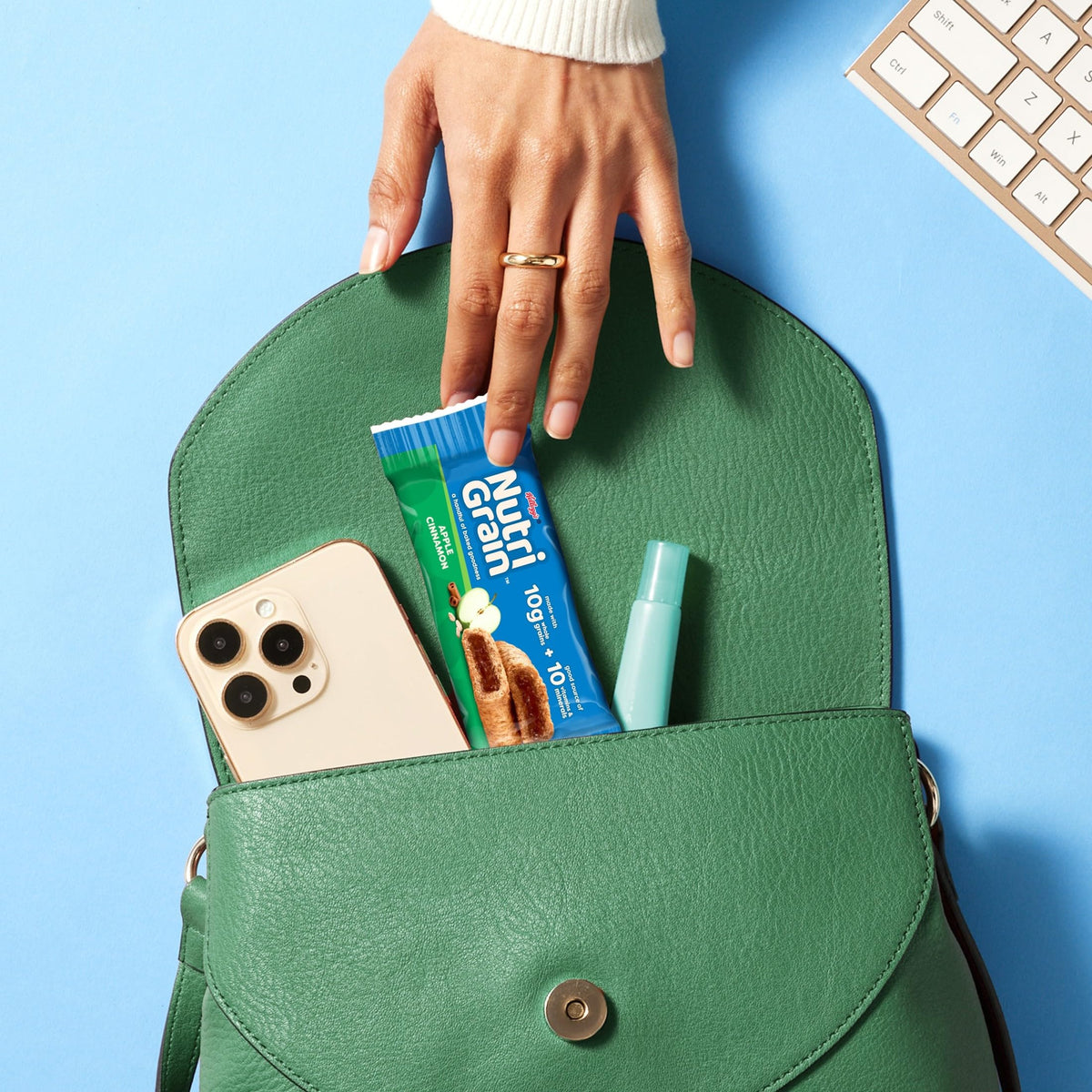 Nutri-Grain Apple Cinnamon bars in lunchbox, easy snack between classes or meetings