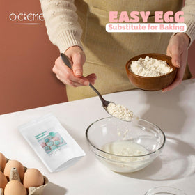 O'CREME meringue powder creating detailed piping on cookies.