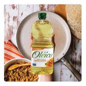 Oleico high oleic safflower oil pouring bottle prepared for high-heat cooking